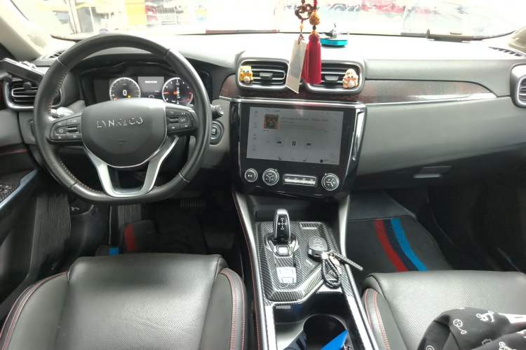 Used Lynk & Co 02 2018 1.5T DCT Two-Wheel Drive Zhaoban China V Standard Center Console