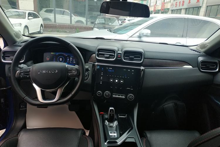 Used Lynk & Co 02 2018 1.5T DCT Two-Wheel Drive Sporty Version China V Standard Center Console
