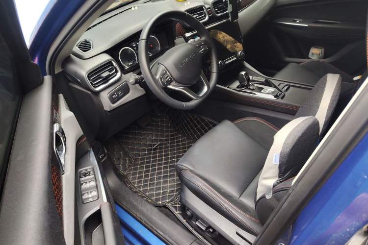 Used Lynk & Co 02 2018 1.5T DCT Two-Wheel Drive Pro Version China V Emission Standard Driver Seat