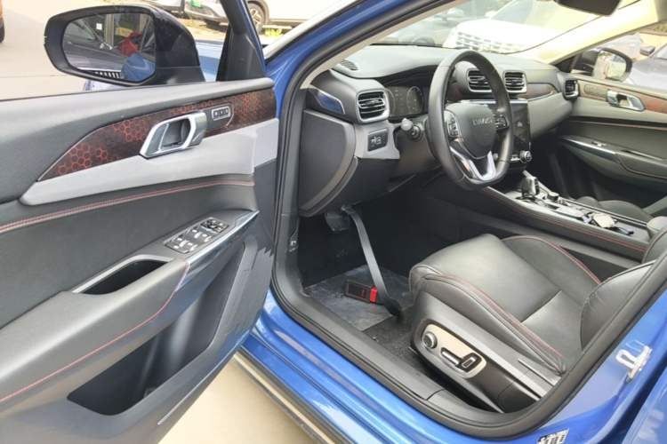 Used Lynk & Co 02 2018 2.0T DCT 4x4 Sport Pro Edition China V Standard Driver Seat