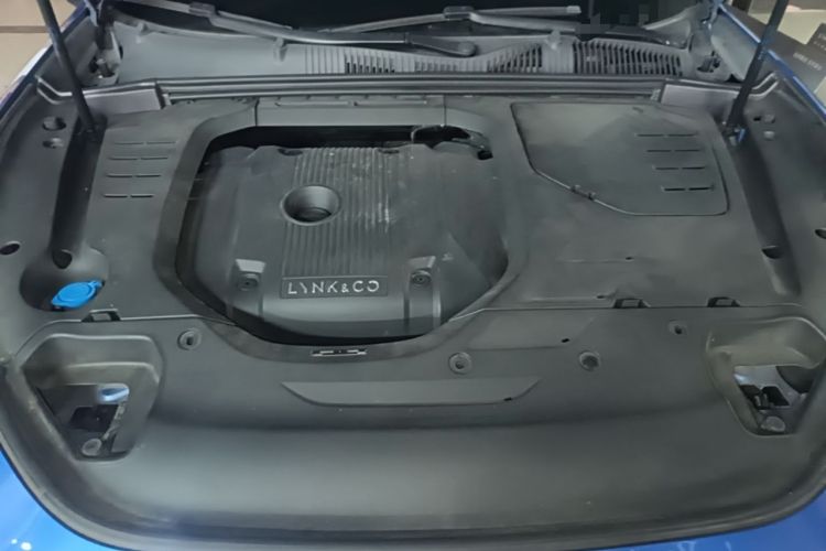 Used Lynk & Co 02 2018 2.0T Automatic Two-Wheel Drive Pro Edition China VI Standard Engine Bay