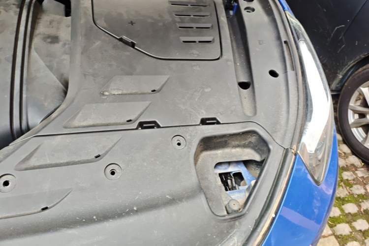Used Lynk & Co 02 2018 1.5T DCT Two-Wheel Drive Pro Version China V Emission Standard Engine Bay Left