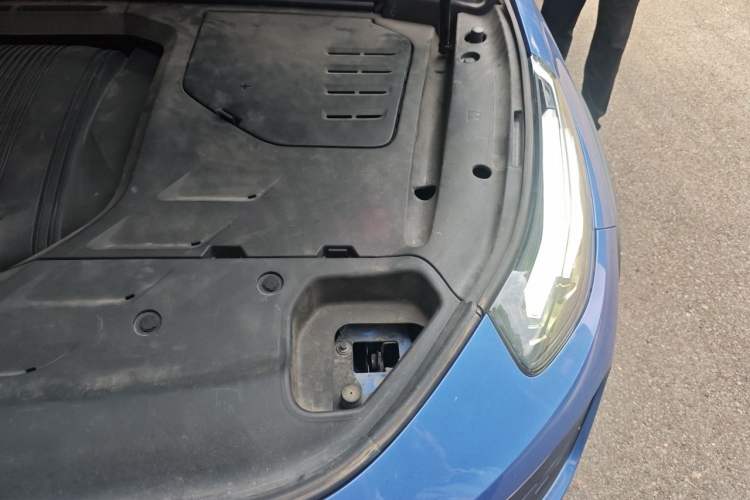 Used Lynk & Co 02 2018 1.5T DCT Two-Wheel Drive Pro Version China V Emission Standard Engine Bay Left