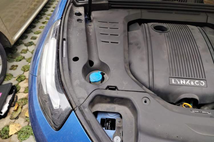 Used Lynk & Co 02 2018 1.5T DCT Two-Wheel Drive Pro Version China V Emission Standard Engine Bay Right