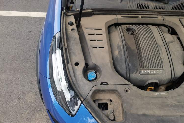 Used Lynk & Co 02 2018 1.5T DCT Two-Wheel Drive Pro Version China V Emission Standard Engine Bay Right