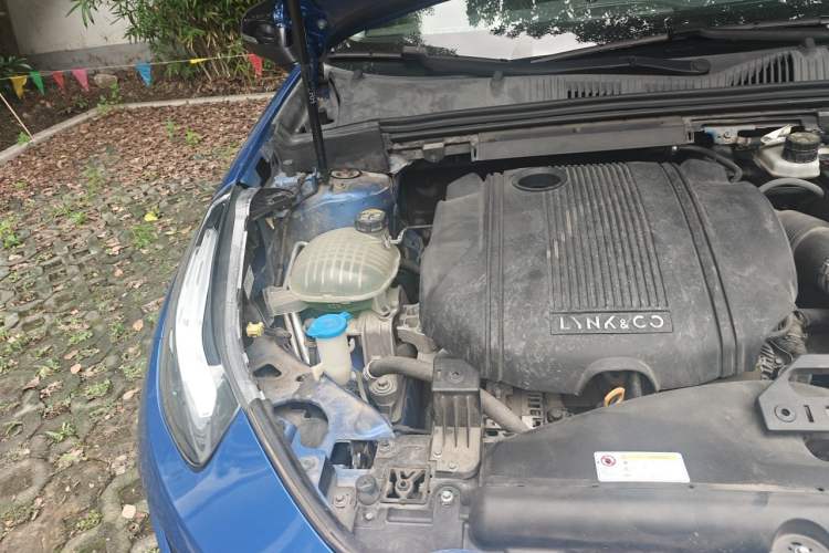 Used Lynk & Co 02 2018 1.5T DCT Two-Wheel Drive Pro Version China V Emission Standard Engine Bay Right
