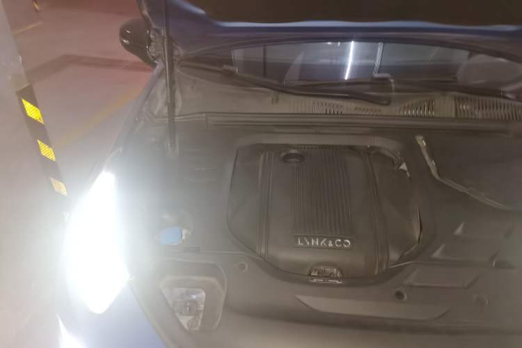 Used Lynk & Co 02 2018 1.5T DCT Two-Wheel Drive Pro Version China V Emission Standard Engine Bay Right