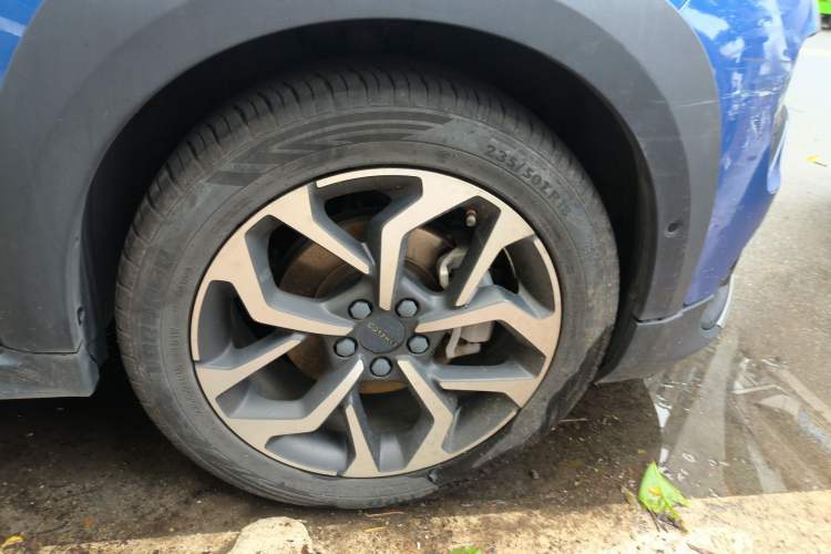 Used Lynk & Co 02 2018 1.5T DCT Two-Wheel Drive Pro Version China V Emission Standard Exterior 1