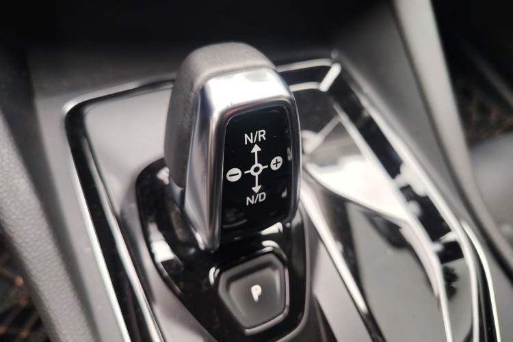 Used Lynk & Co 02 2018 1.5T DCT Two-Wheel Drive Pro Version China V Emission Standard Gear Lever