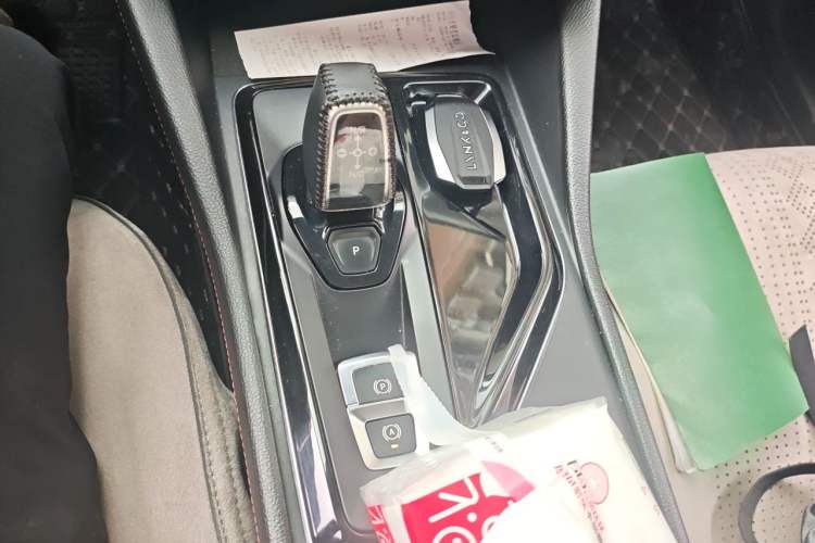 Used Lynk & Co 02 2018 1.5T DCT Two-Wheel Drive Pro Version China V Emission Standard Gear Lever