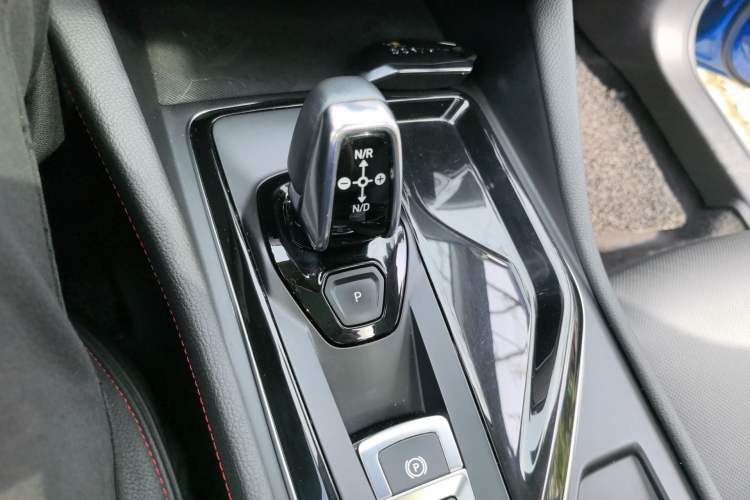 Used Lynk & Co 02 2018 1.5T DCT Two-Wheel Drive Pro Version China V Emission Standard Gear Lever
