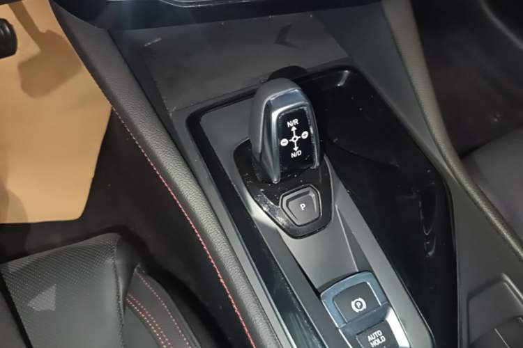 Used Lynk & Co 02 2018 2.0T Automatic Two-Wheel Drive Pro Edition China VI Standard Gear Lever