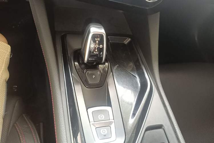 Used Lynk & Co 02 2018 1.5T DCT Two-Wheel Drive Pro Version China V Emission Standard Gear Lever