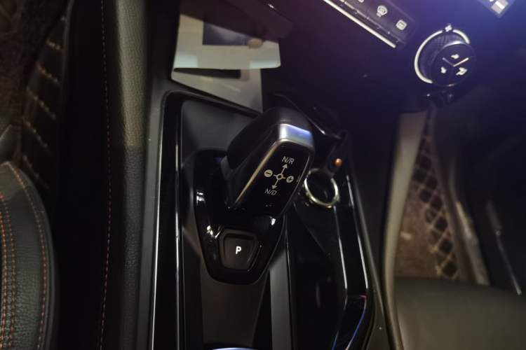 Used Lynk & Co 02 2018 1.5T DCT Two-Wheel Drive Pro Version China V Emission Standard Gear Lever