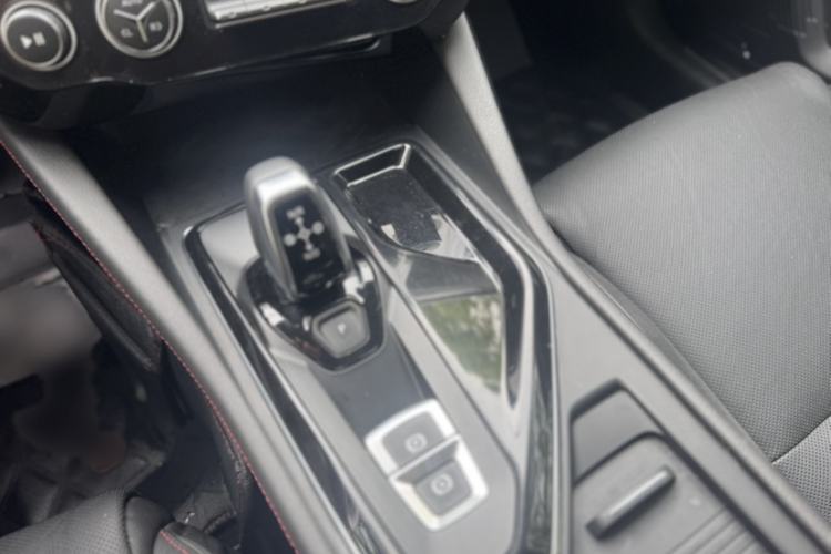 Used Lynk & Co 02 2018 1.5T DCT Two-Wheel Drive Pro Version China V Emission Standard Gear Lever