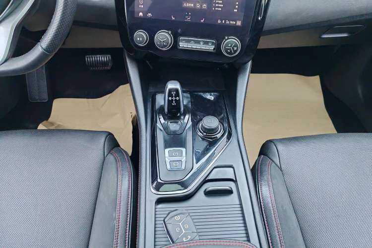 Used Lynk & Co 02 2018 2.0T DCT 4x4 Sport Pro Edition China V Standard Gear Lever