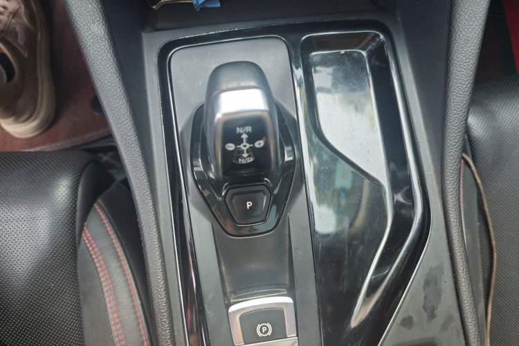 Used Lynk & Co 02 2018 1.5T DCT Two-Wheel Drive Sporty Version China V Standard Gear Lever