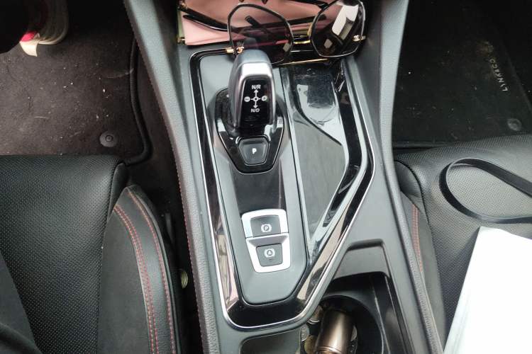 Used Lynk & Co 02 2018 1.5T DCT Two-Wheel Drive Pro Version China V Emission Standard Gear Lever