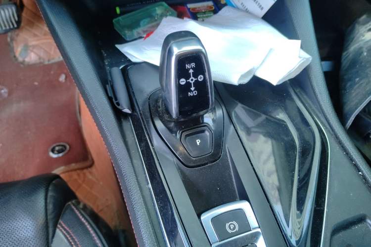 Used Lynk & Co 02 2018 1.5T DCT Two-Wheel Drive Pro Version China V Emission Standard Gear Lever