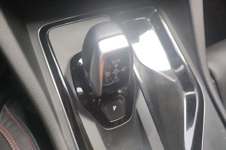 Used Lynk & Co 02 2018 1.5T DCT Two-Wheel Drive Pro Version China V Emission Standard Gear Lever
