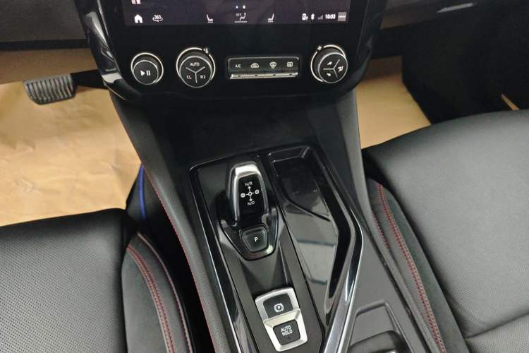 Used Lynk & Co 02 2018 1.5T DCT Two-Wheel Drive Pro Version China V Emission Standard Gear Lever