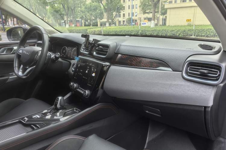 Used Lynk & Co 02 2018 1.5T DCT Two-Wheel Drive Pro Version China V Emission Standard Interior 4