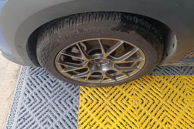 Used Lynk & Co 02 2018 1.5T DCT Two-Wheel Drive Pro Version China V Emission Standard Left Front Wheel Hub
