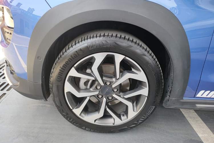 Used Lynk & Co 02 2018 1.5T DCT Two-Wheel Drive Pro Version China V Emission Standard Left Front Wheel Hub