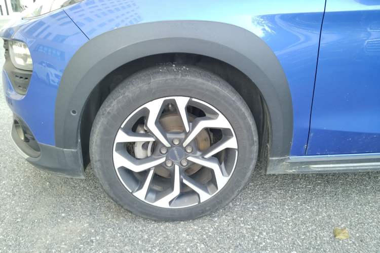 Used Lynk & Co 02 2018 1.5T DCT Two-Wheel Drive Pro Version China V Emission Standard Left Front Wheel Hub