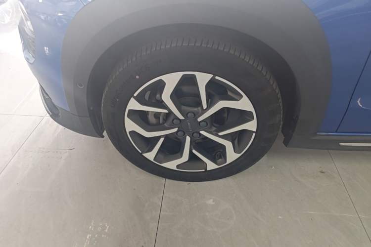 Used Lynk & Co 02 2018 1.5T DCT Two-Wheel Drive Pro Version China V Emission Standard Left Front Wheel Hub