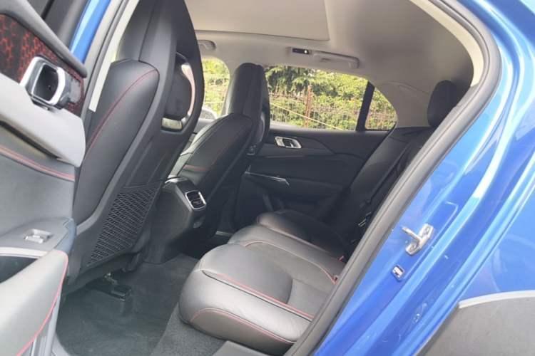 Used Lynk & Co 02 2018 2.0T DCT 4x4 Sport Pro Edition China V Standard Left Rear Seat