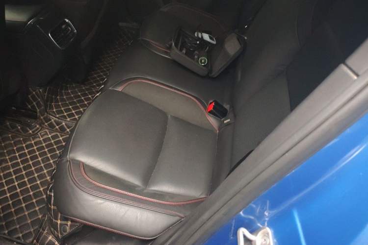 Used Lynk & Co 02 2018 1.5T DCT Two-Wheel Drive Pro Version China V Emission Standard Left Rear Seat