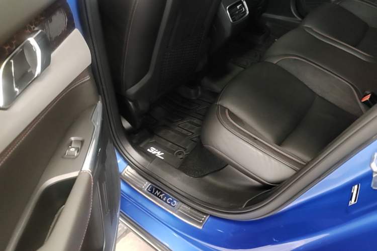 Used Lynk & Co 02 2018 1.5T DCT Two-Wheel Drive Pro Version China V Emission Standard Left Rear Seat