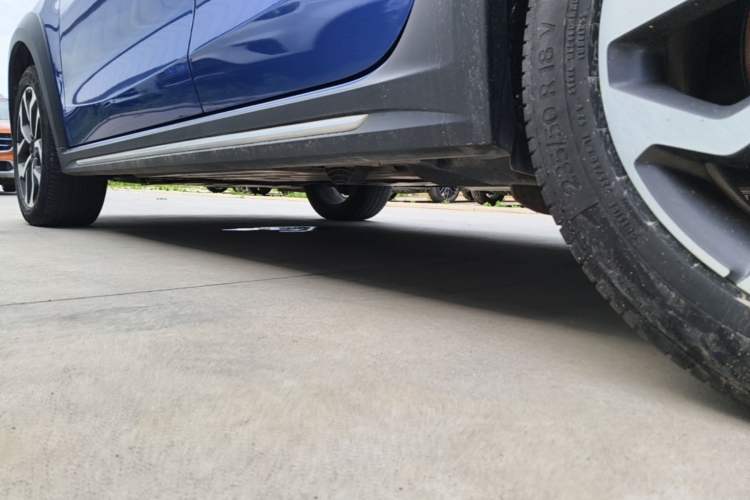 Used Lynk & Co 02 2018 2.0T DCT 4x4 Sport Pro Edition China V Standard Left Side Sill