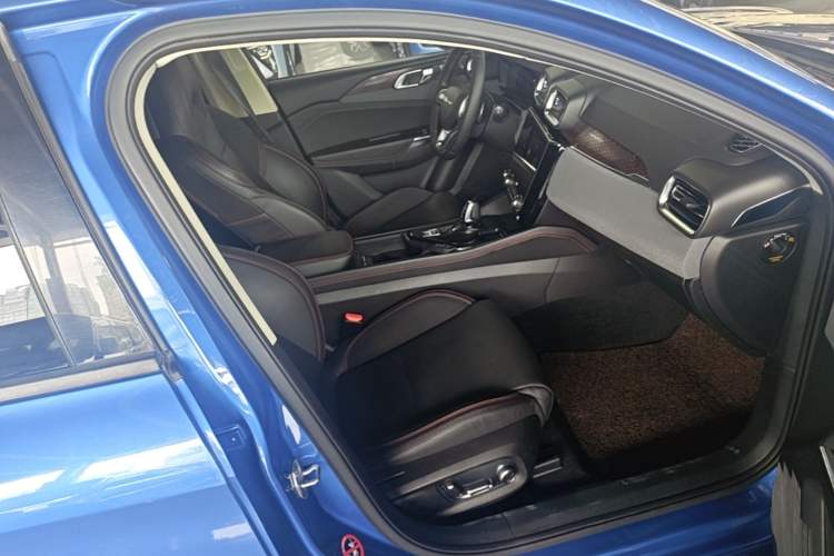 Used Lynk & Co 02 2018 1.5T DCT Two-Wheel Drive Pro Version China V Emission Standard Right Front Seat