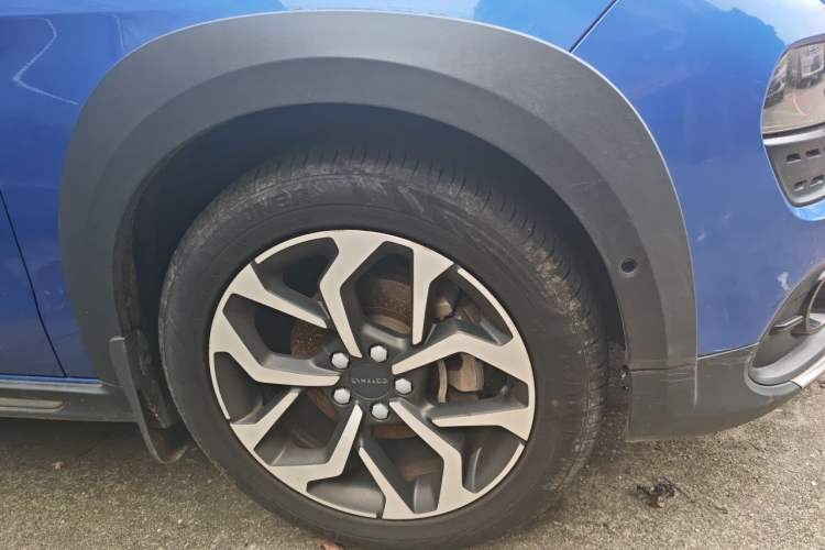 Used Lynk & Co 02 2018 1.5T DCT Two-Wheel Drive Pro Version China V Emission Standard Right Front Wheel Hub