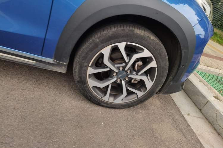 Used Lynk & Co 02 2018 1.5T DCT Two-Wheel Drive Pro Version China V Emission Standard Right Front Wheel Hub