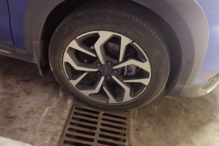 Used Lynk & Co 02 2018 1.5T DCT Two-Wheel Drive Pro Version China V Emission Standard Right Front Wheel Hub