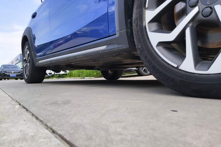 Used Lynk & Co 02 2018 2.0T DCT 4x4 Sport Pro Edition China V Standard Right Side Sill