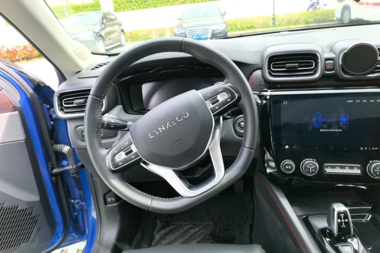 Used Lynk & Co 02 2018 1.5T DCT Two-Wheel Drive Pro Version China V Emission Standard Steering Wheel