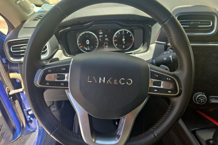 Used Lynk & Co 02 2018 2.0T DCT 4x4 Sport Pro Edition China V Standard Steering Wheel