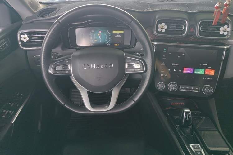 Used Lynk & Co 02 2018 1.5T DCT Two-Wheel Drive Pro Version China V Emission Standard Steering Wheel
