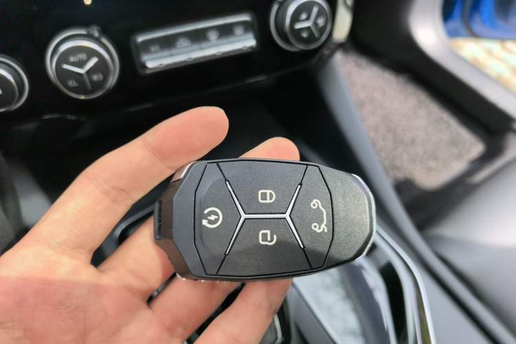 Used Lynk & Co 02 2018 1.5T DCT Two-Wheel Drive Pro Version China V Emission Standard Vehicle Key