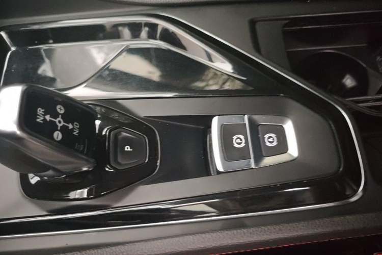 Used Lynk & Co 02 2018 1.5T DCT Two-Wheel Drive Pro Version China V Emission Standard Vehicle Key