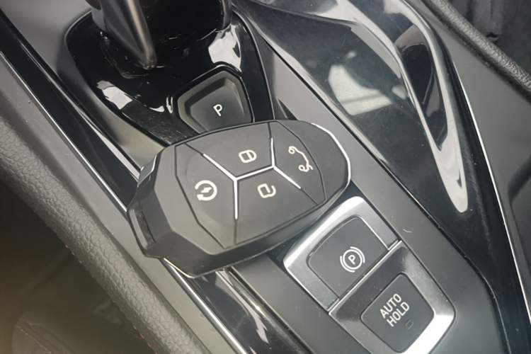 Used Lynk & Co 02 2018 1.5T DCT Two-Wheel Drive Pro Version China V Emission Standard Vehicle Key