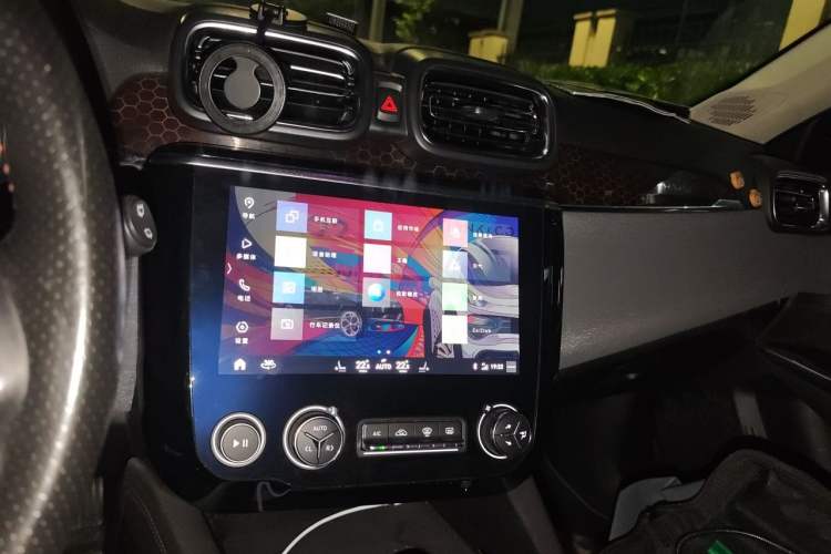 Used Lynk & Co 02 2018 1.5T DCT Two-Wheel Drive Pro Version China V Emission Standard Audio And AC Panel