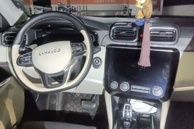 Used Lynk & Co 02 2018 1.5T DCT Two-Wheel Drive Zhaopu Version China V Standard Center Console