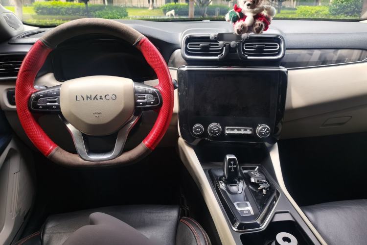 Used Lynk & Co 02 2018 1.5T DCT Two-Wheel Drive Zhaopu Version China V Standard Center Console
