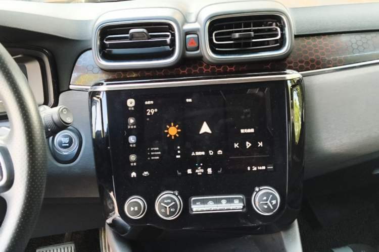 Used Lynk & Co 02 2018 1.5T DCT Two-Wheel Drive Pro Version China V Emission Standard Audio And AC Panel