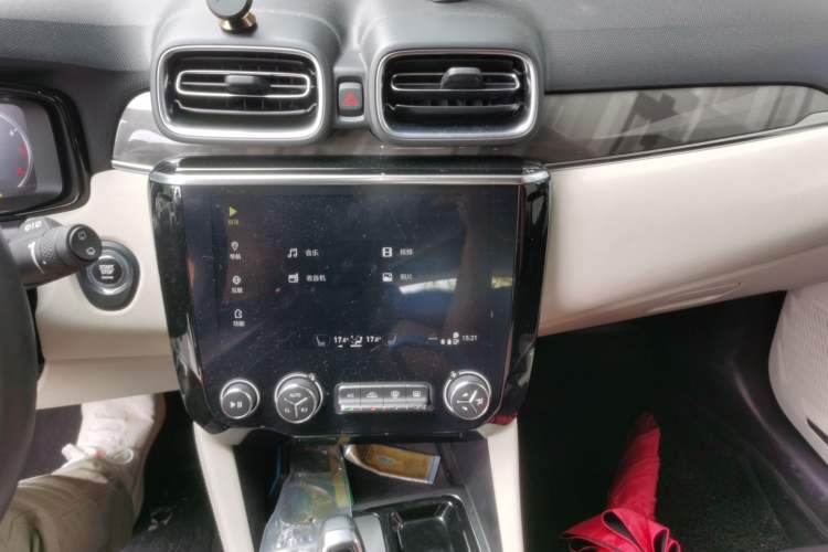 Used Lynk & Co 02 2018 1.5T DCT Two-Wheel Drive Zhaoban China V Standard Audio And AC Panel